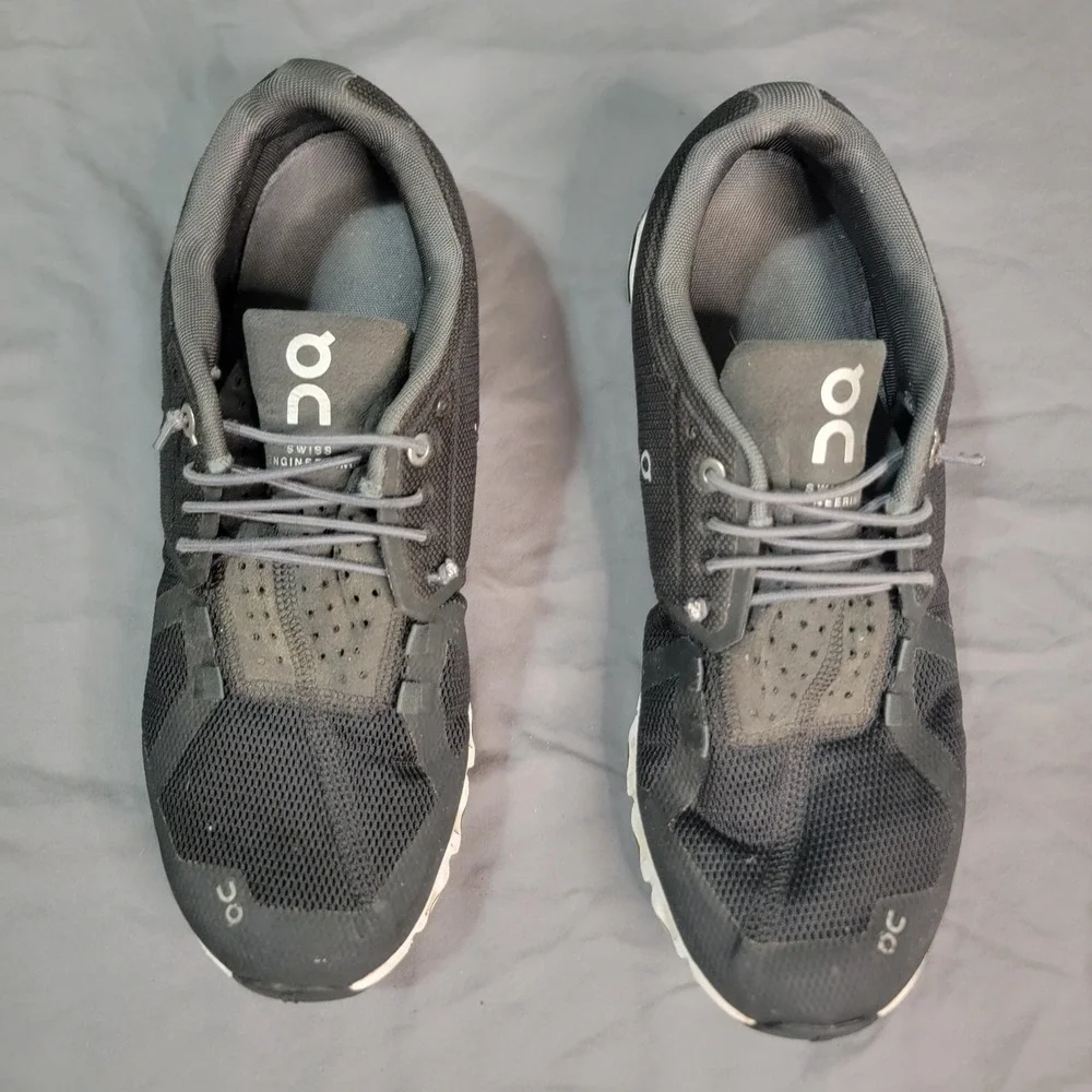 On Cloud 5 Women's Size 9 Black Athletic Running Shoes‎ Sneakers Comfort